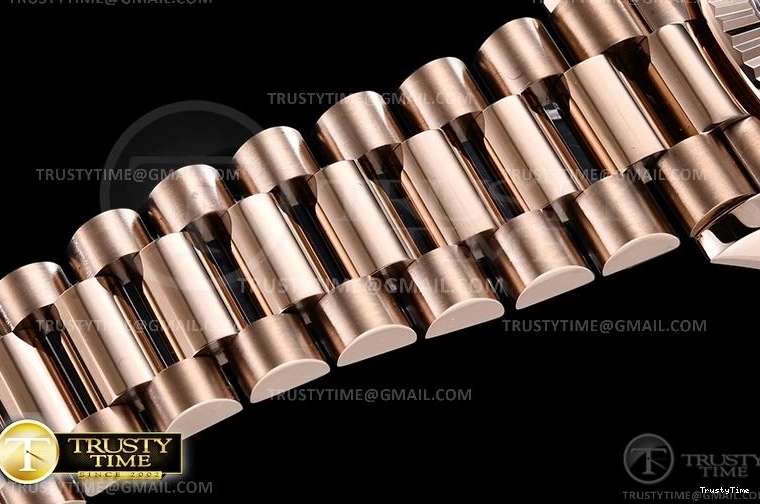 1028 RDD0219E – DayDate 36mm RelaxedFit 695